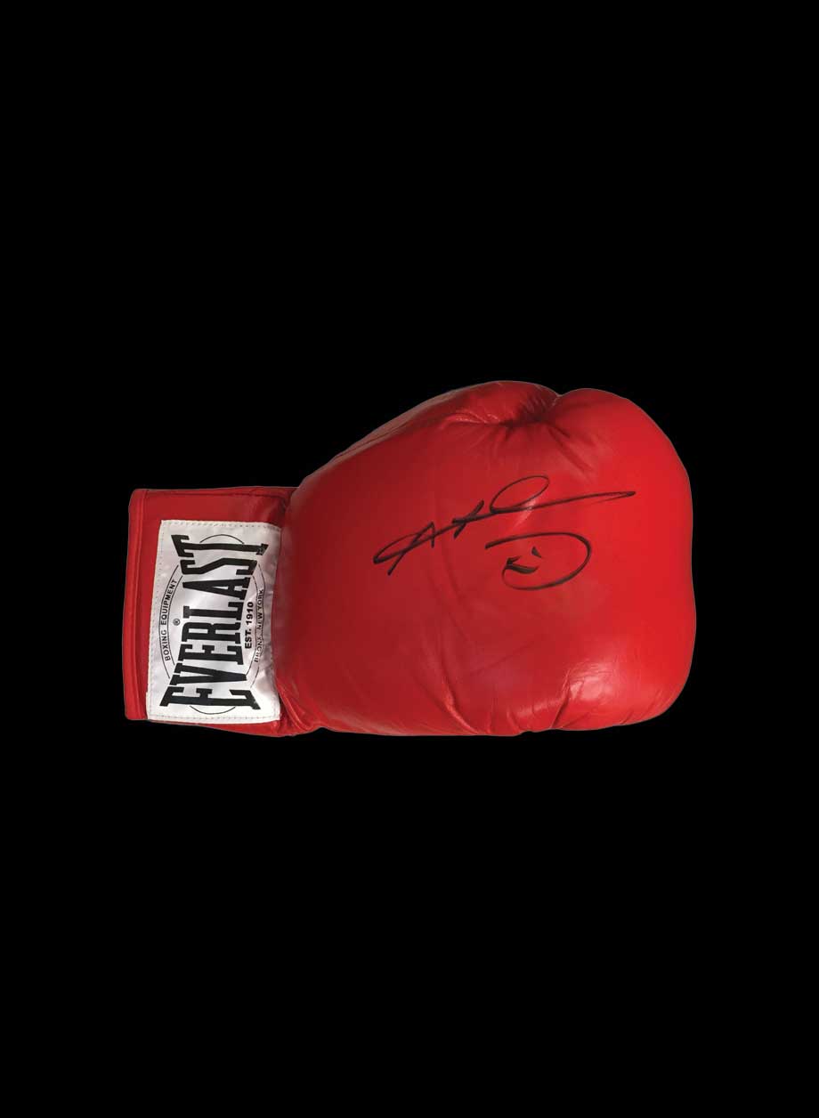 Sugar Ray Leonard signed boxing glove - Unframed + PS0.00
