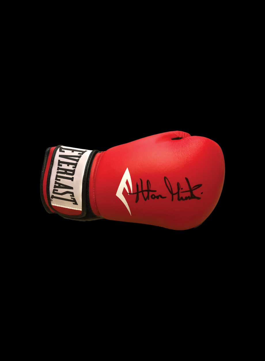 Alan Minter signed boxing glove - Unframed + PS0.00