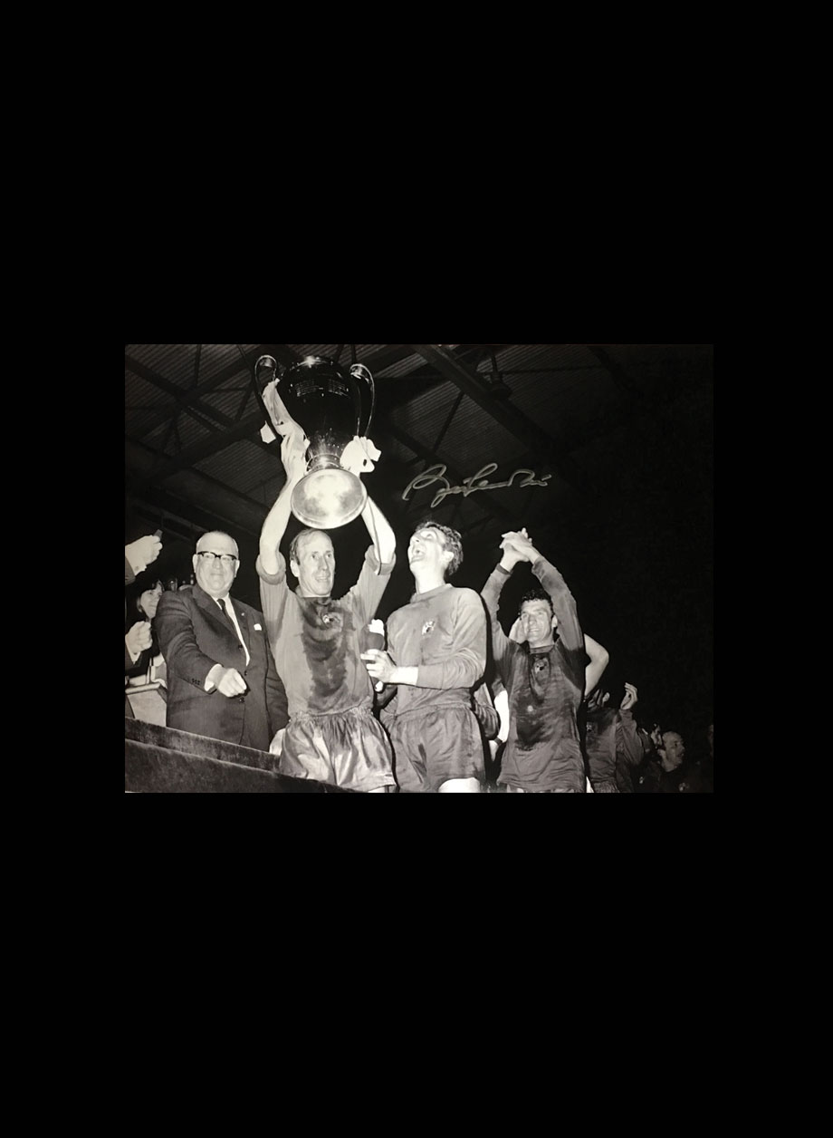 Sir Bobby Charlton signed 1968 European Cup Final photo - Premium Framing + PS45.00
