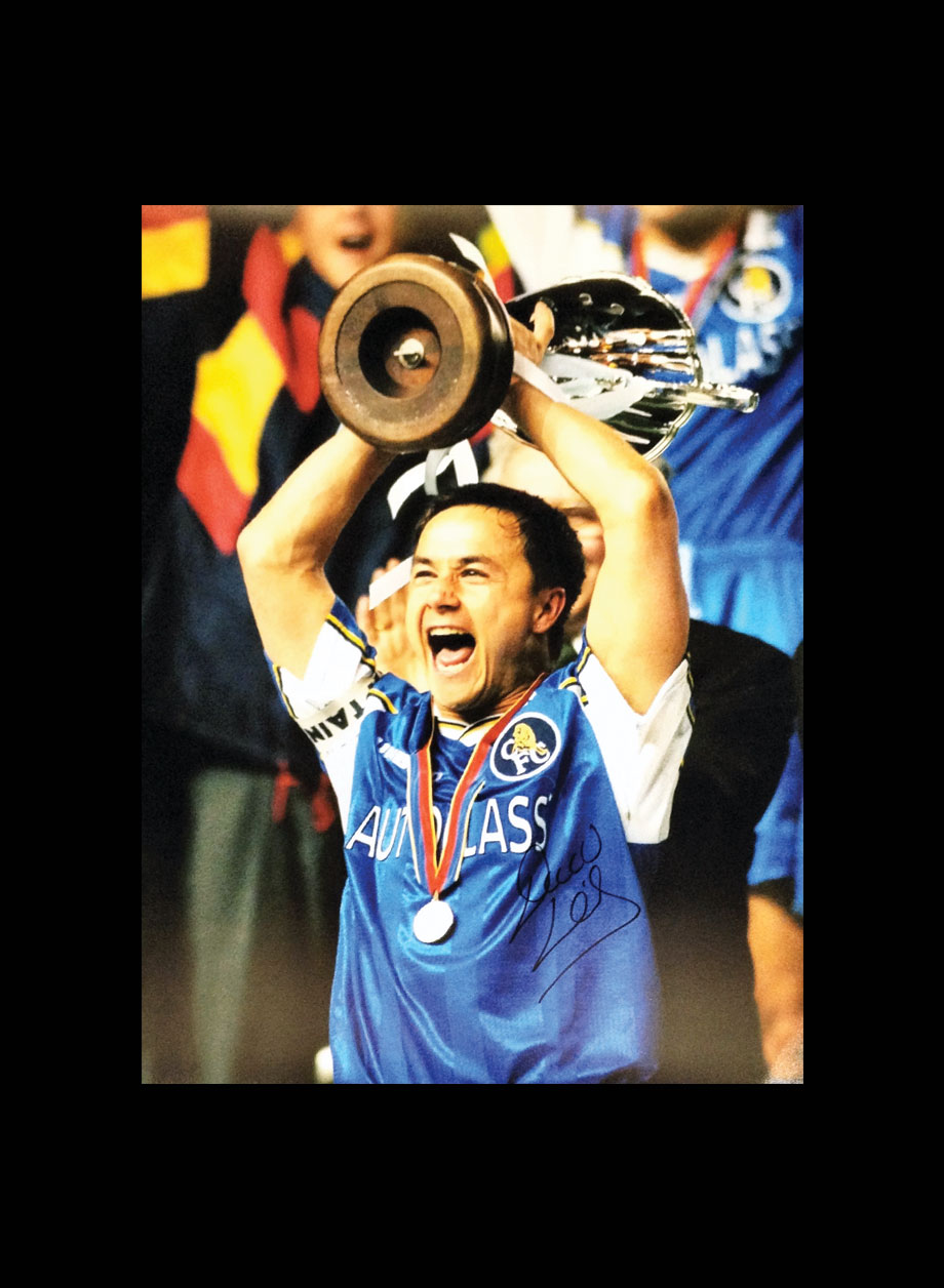 Dennis Wise signed 16x12 photo. - Unframed + PS0.00