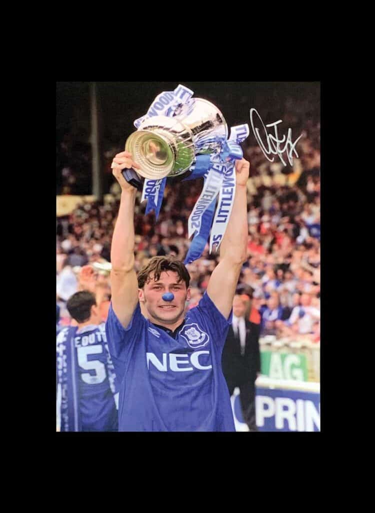 Encadré Signé Duncan Ferguson – Everton 1995, FA Cup, Collector Football Authentique