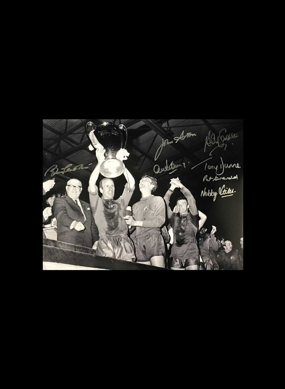 Manchester United 1968 European Cup Final photo signed by 7 - Unframed + PS0.00