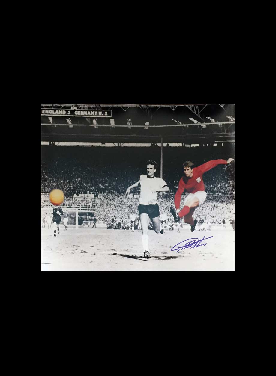 Sir Geoff Hurst signed England 1966 World Cup Final photo - Unframed + PS0.00