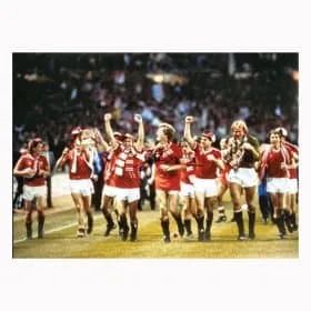Gordons Makvīns parakstīja līgumu ar Manchester United — foto no 1. attēla