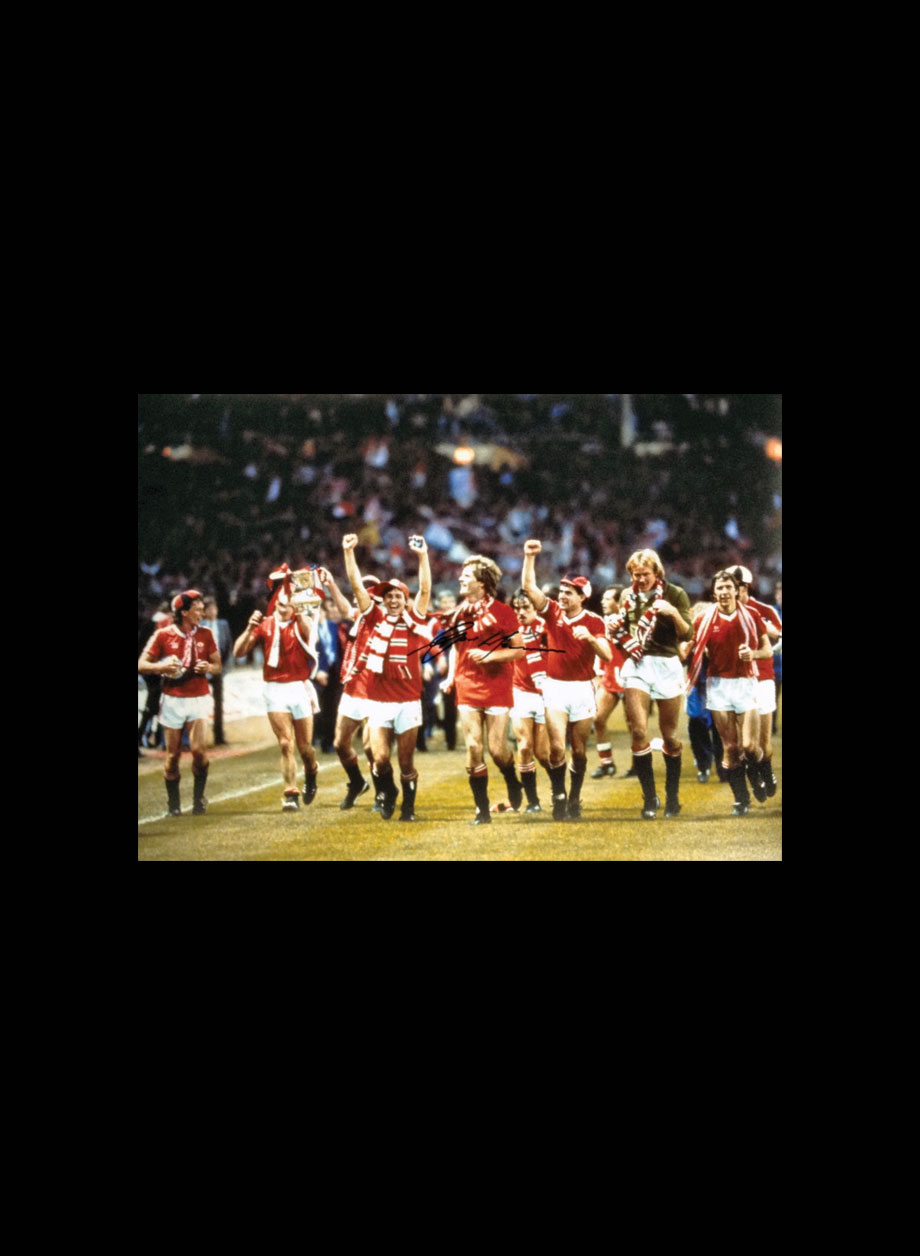 Gordon McQueen Signed Manchester United photo - Unframed + PS0.00