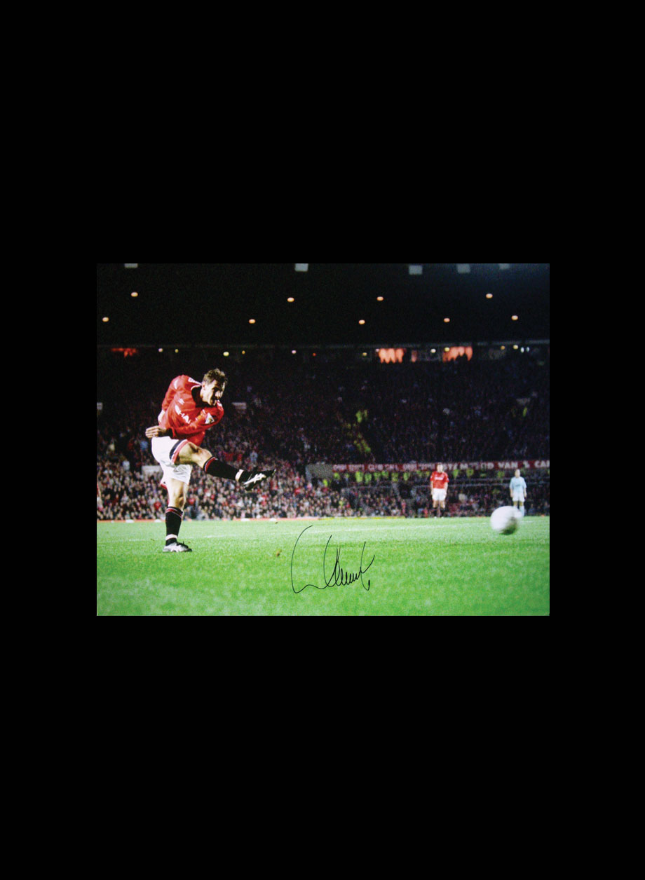 Andrei Kanchelskis Signed Manchester United photo - Premium Framing + PS45.00