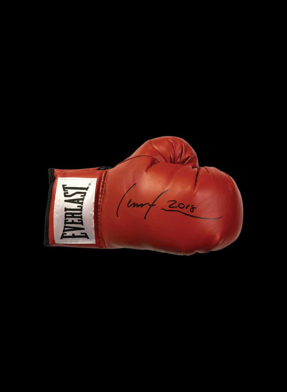 Lennox Lewis signed boxing glove - Unframed + PS0.00