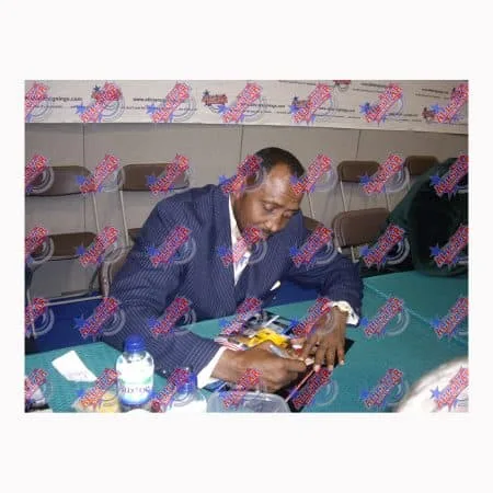 トーマス・ハーンズのサイン入り写真 vs シュガー・レイ・レナード