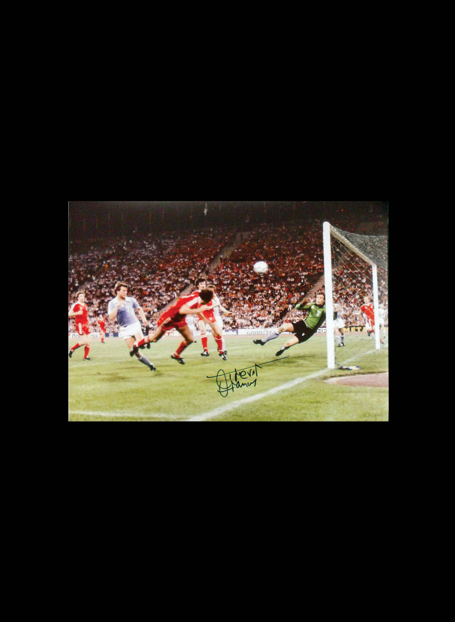 Trevor Francis signed 1979 European Cup Final photo - Unframed + PS0.00