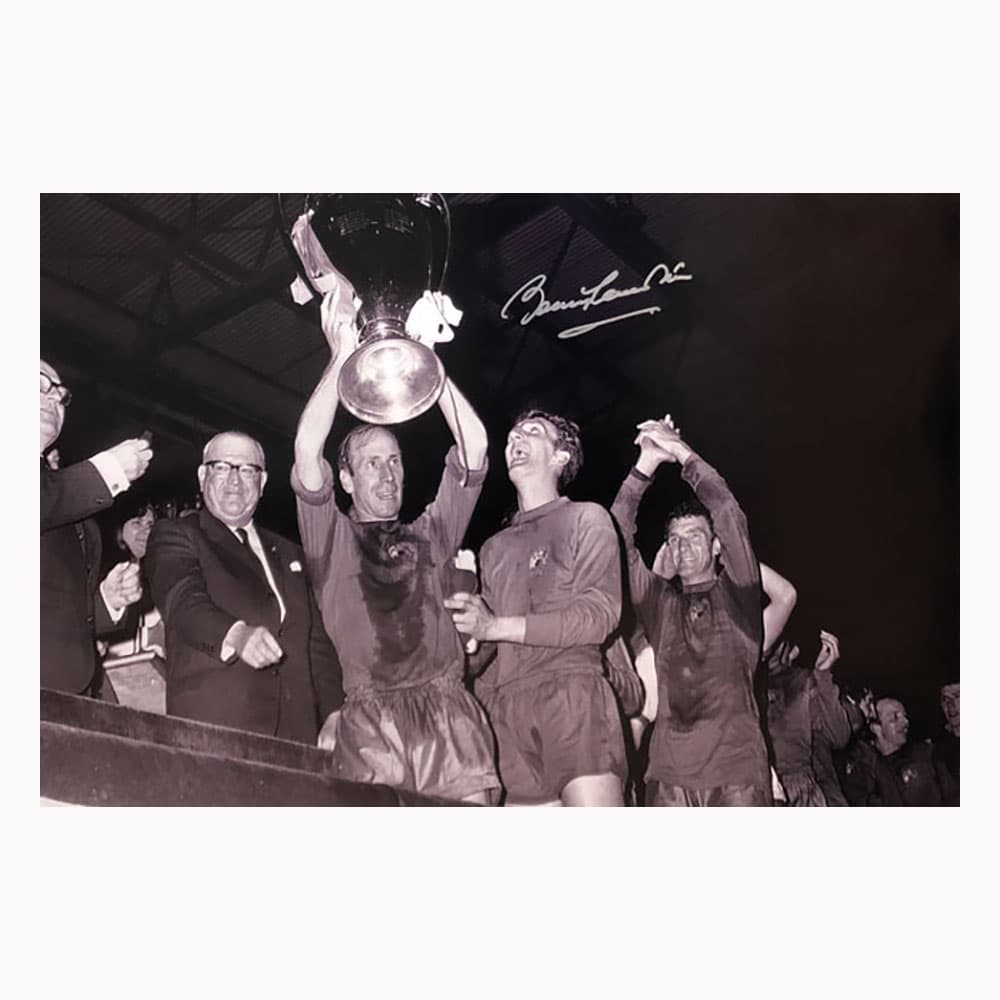 Sir Bobby Charlton signed 1968 European Cup Final 30x20 photo-image-3807