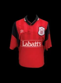 Stjuarts Pīrss parakstīja Notingemas "Forest" 1994./96.&nbsp;gada kreklu&nbsp;— 1.&nbsp;attēls