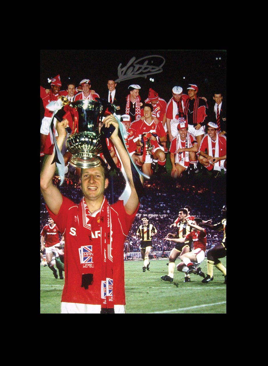 Lee Martin Signed Manchester United photo - Premium Framing + PS45.00
