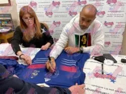 เสื้อพร้อมลายเซ็นของ Thierry Henry ประจำฝรั่งเศส 2009/10 - รูปภาพ 2