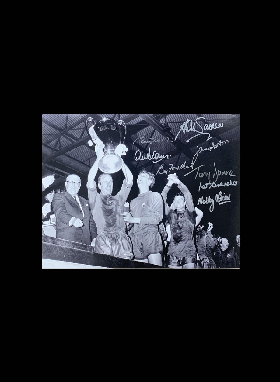 Manchester United 1968 European Cup Final photo signed by 8 - Premium Framing + PS45.00