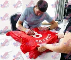 Áo đấu chung kết Champions League 2005 của Liverpool có chữ ký của Steven Gerrard - Hình ảnh 3