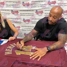 Maillot d'Arsenal Redcurrant 2005/06 encadré et signé par Thierry Henry - Image 2