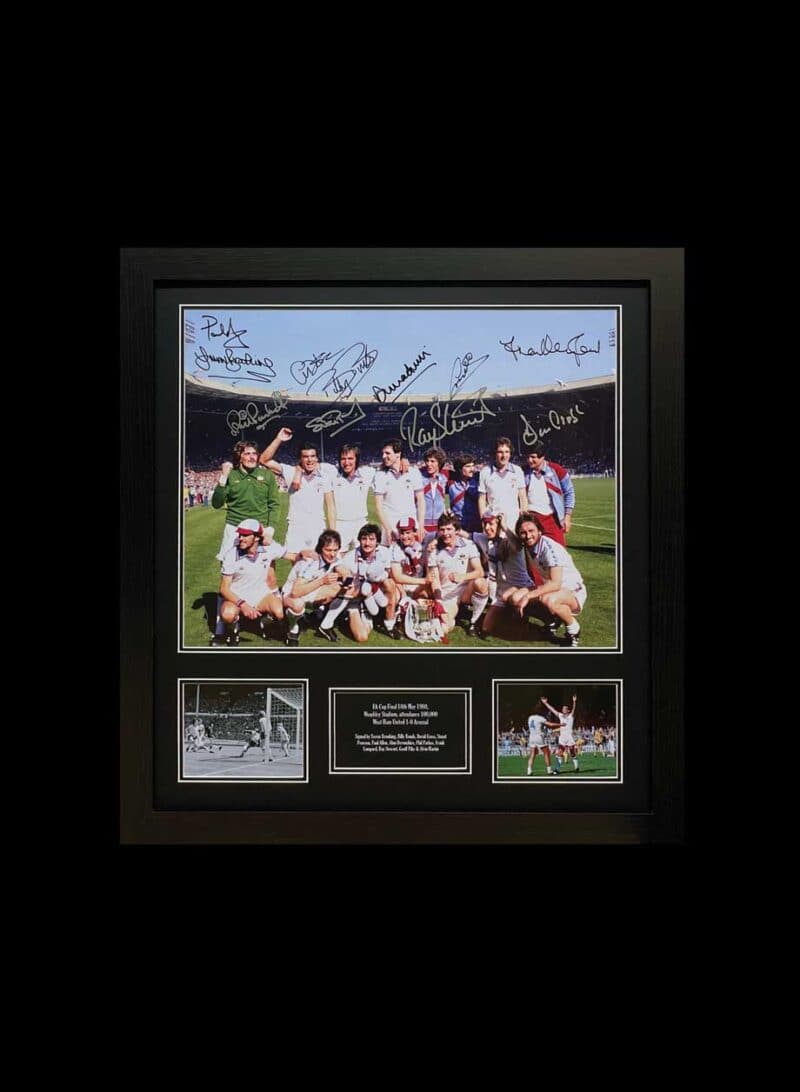 West Ham United FA Cup Winners 1980 Collectors Edition Set – Memorabilia With Bobble Hat
