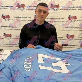 Maillot de Manchester City encadré signé par De Bruyne et Foden - Image 3