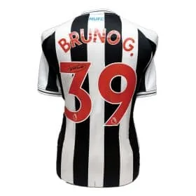 Bruno Guimaraes pasirašė sutartį su „Newcastle United“ marškinėliais – 1 nuotrauka