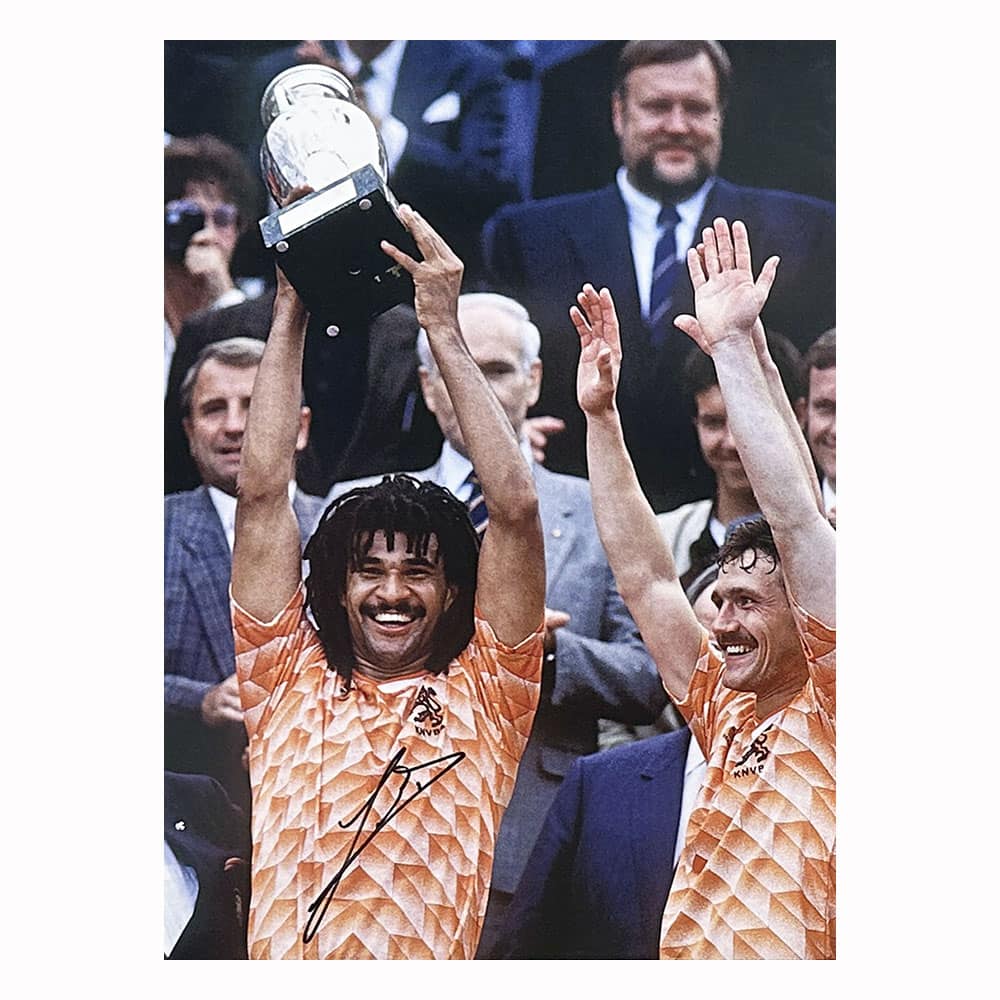 ルート・フリットが署名した1988年の欧州選手権の写真